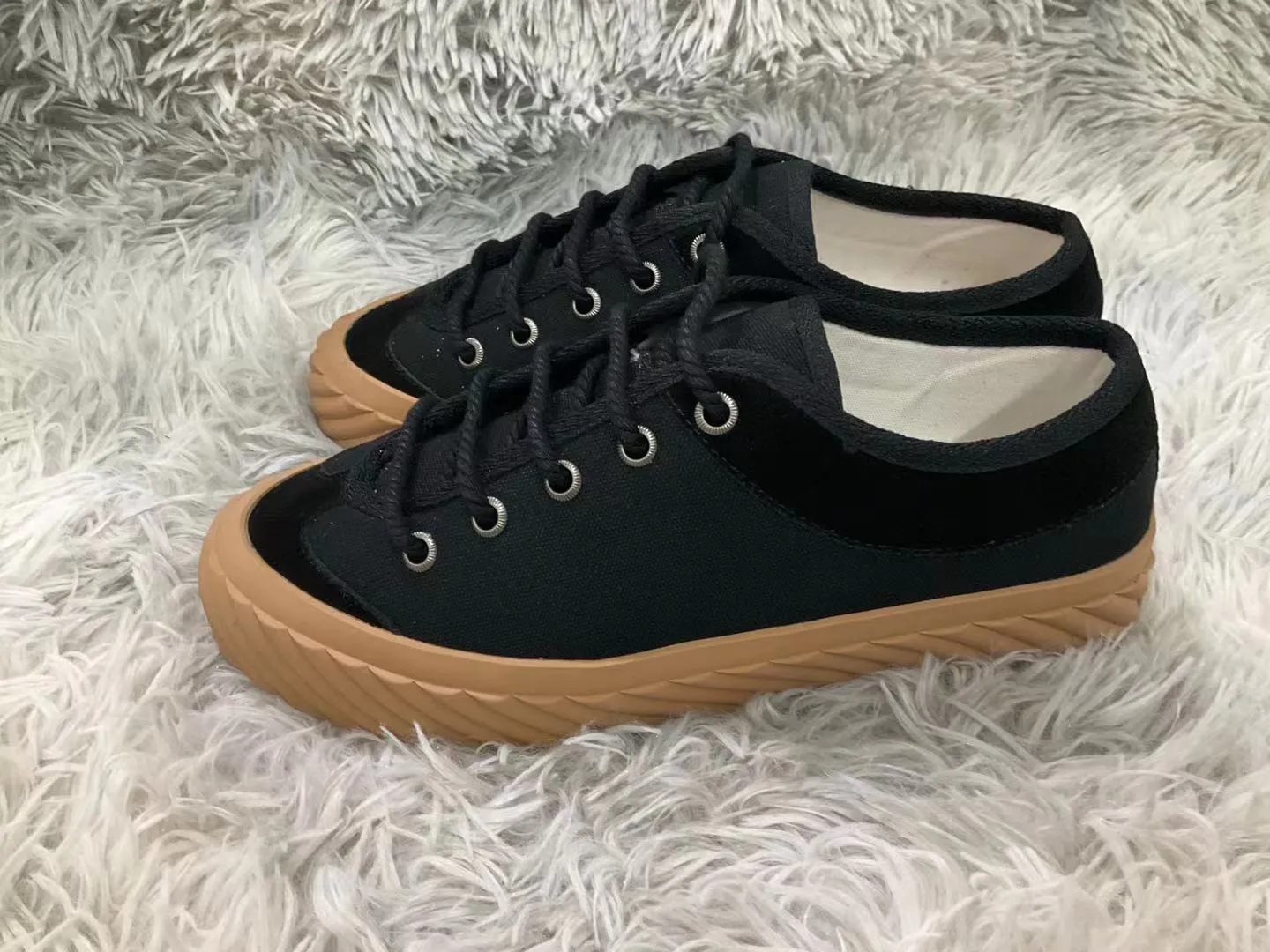 👟👟Ex-factory price 440👟👟 2023 Gucci casual sneakers, top version! 🌸1:1 reproduction. New model for early spring, creating a perfect style💣💣💣street style🔥🔥🔥cool and trendy C-level fashionable outfit with retro and futuristic feel🌹🌹🌹classic shoe shape + British color matching design, super attractive. All kinds of leather splicing, original reverse mold last, imported high-end knitting needle jacquard fabric showing exquisite texture! Open mold to customize high-density outsole. Comes fully packaged. Size: Female 35-41 Male 39-46